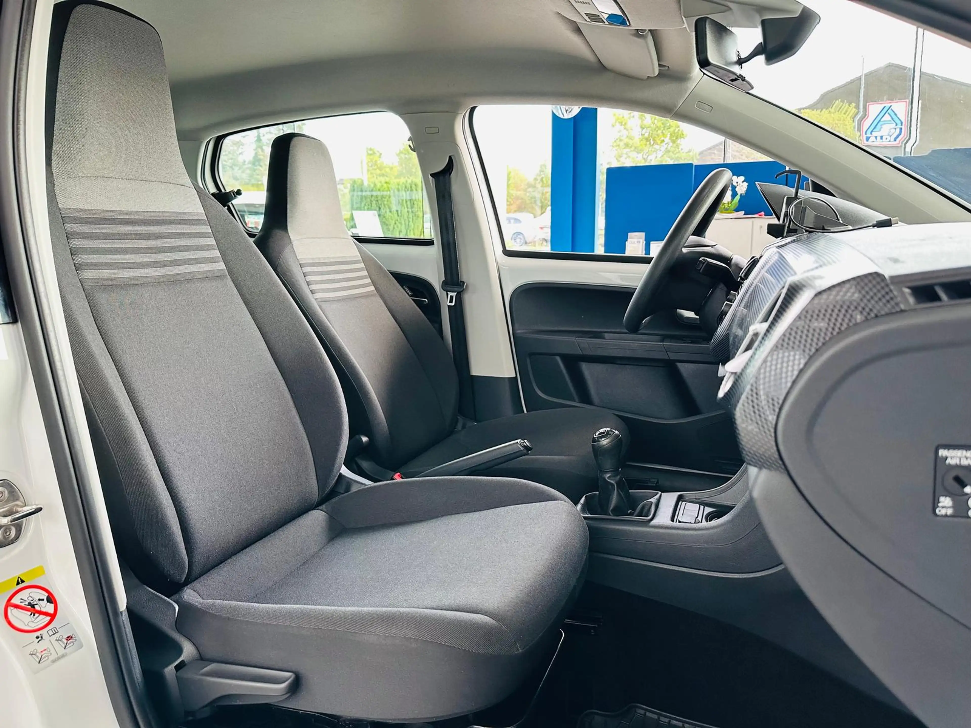 Volkswagen up! 1.0 5-türig SHZG Klima Bluetooth — photo 11