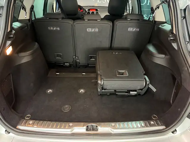 Peugeot 308 view 11