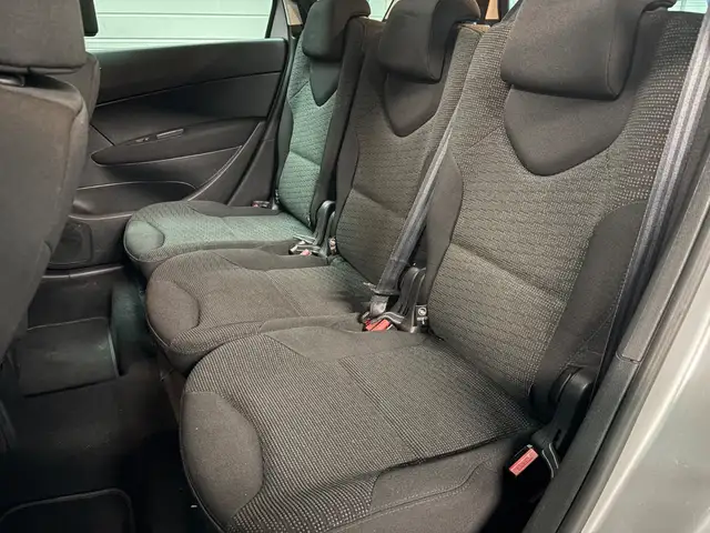 Peugeot 308 view 6