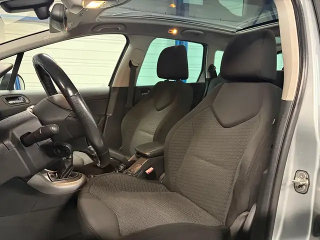 Peugeot 308 view 4