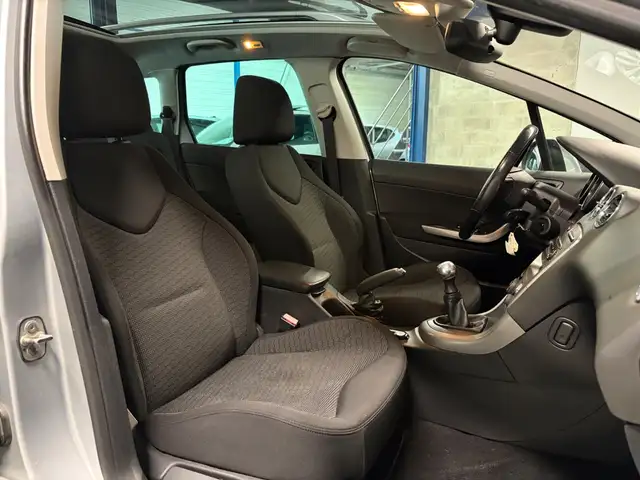 Peugeot 308 view 13