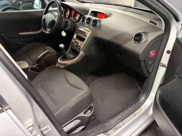 Peugeot 308 view 12