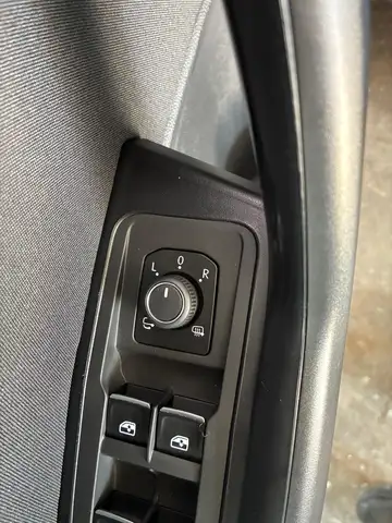 Volkswagen T-Roc view 10