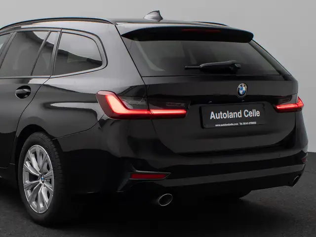 BMW 3 Series view 19