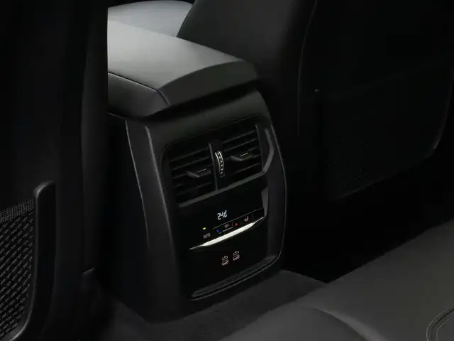 BMW 3 Series view 28