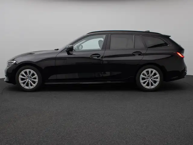 BMW 3 Series view 11