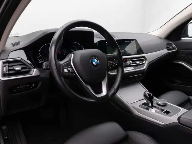 BMW 3 Series view 21