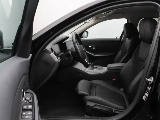 BMW 3 Series view 20