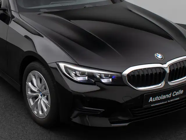 BMW 3 Series view 17
