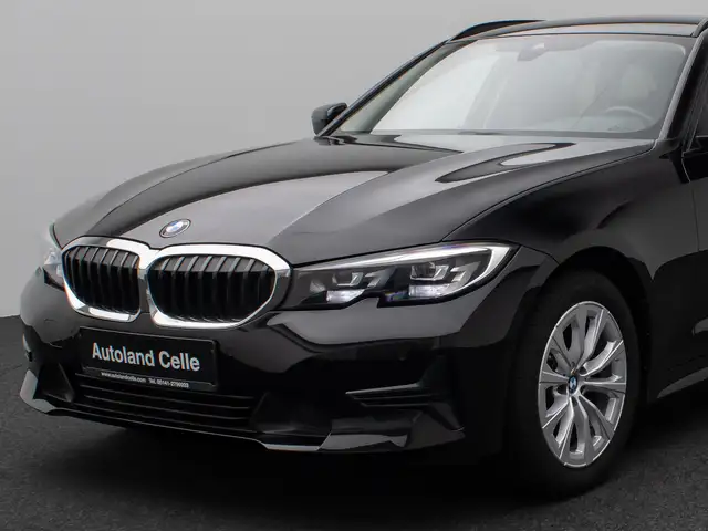 BMW 3 Series view 16