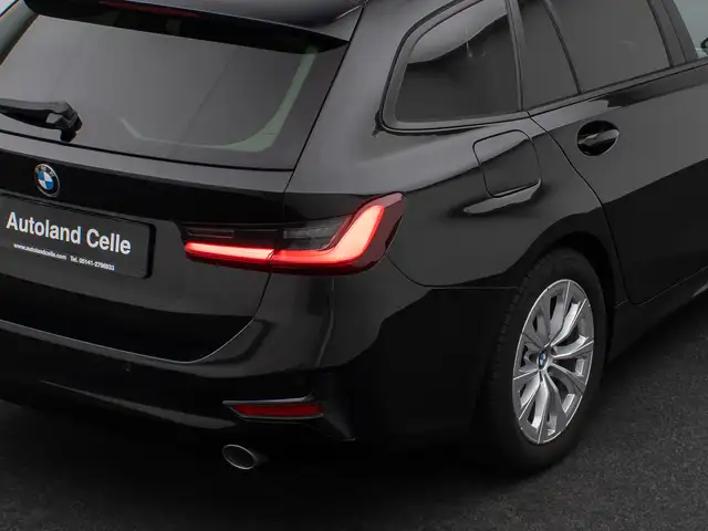 BMW 3 Series view 18