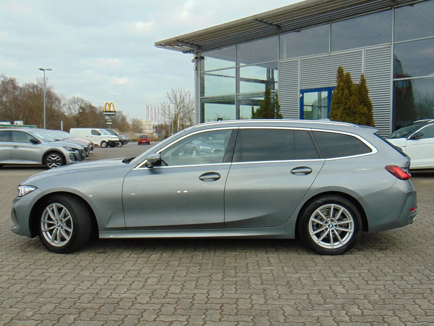 BMW 318 d Touring - Live Cockpit Plus - Kamera - LED Grau - 2