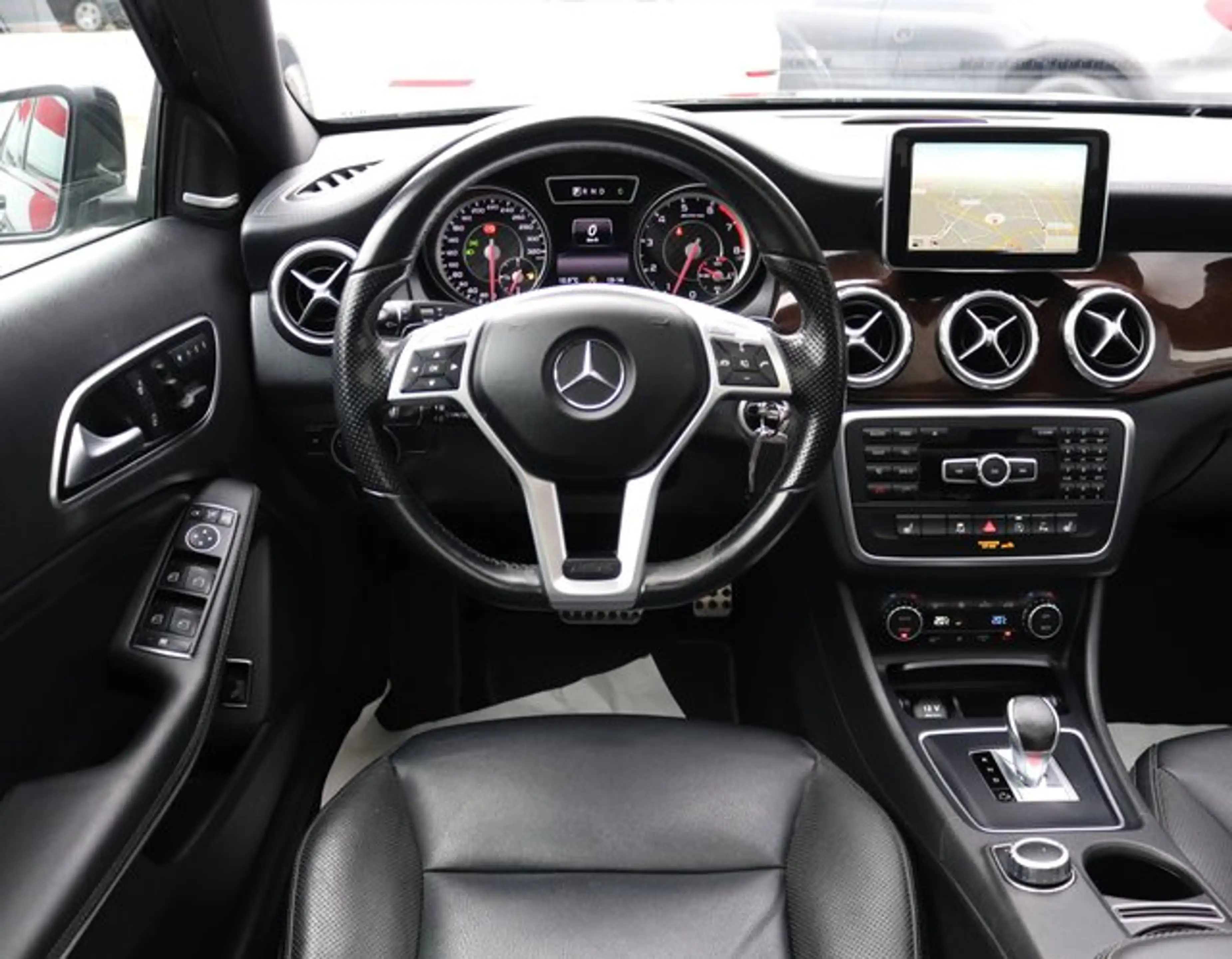 Mercedes-Benz GLA 45 AMG 4MATIC Panoram*Kamera*H&K*Memory — photo 3