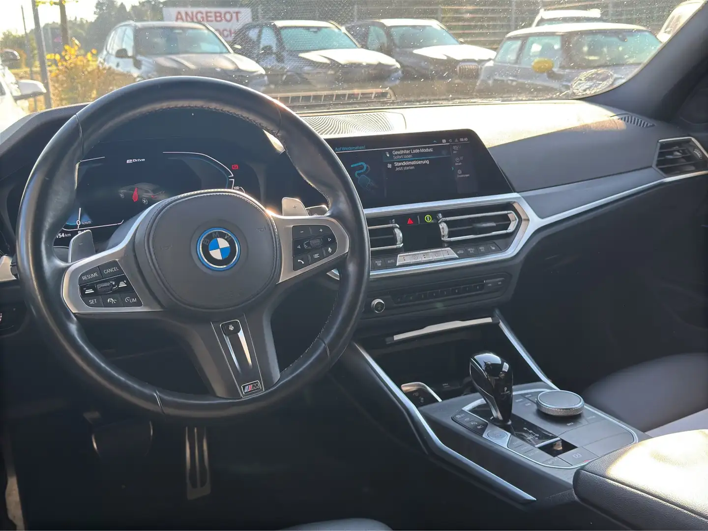 BMW 330 e xDrive Touring M Sport 360° ACC HiFi LH Grau - 2