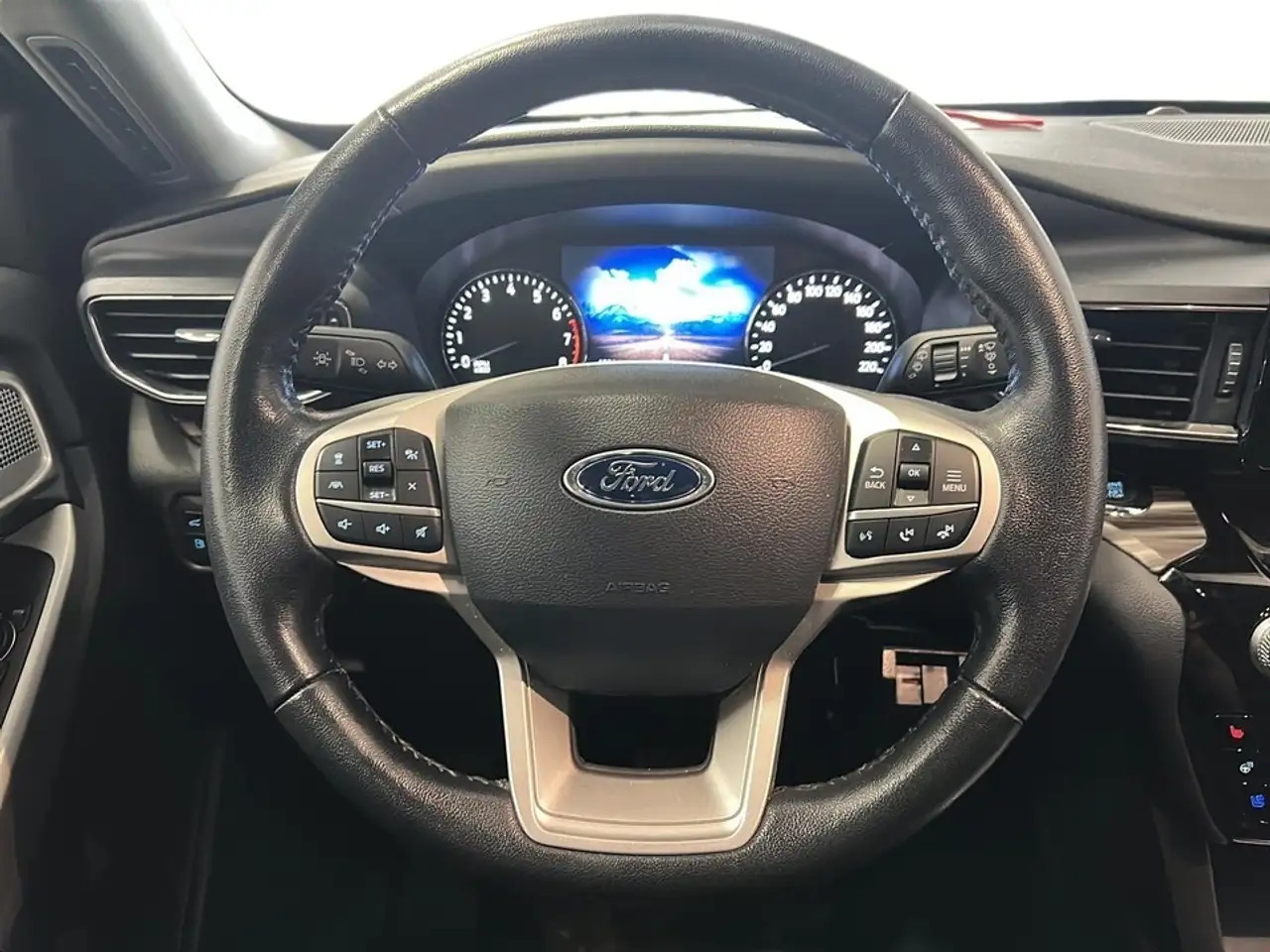 Ford Explorer снимка Ford Explorer