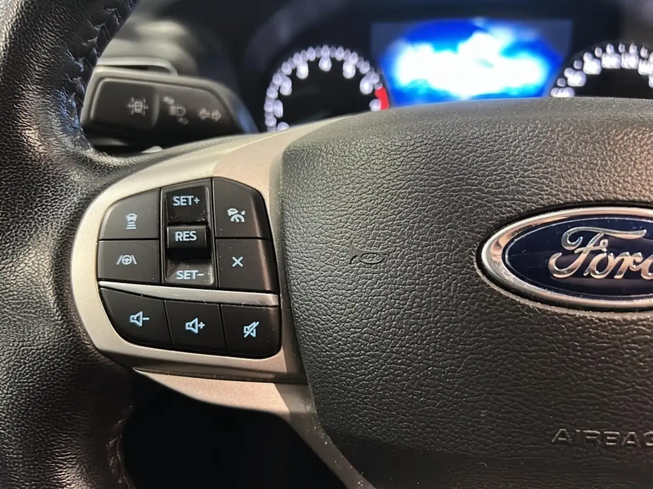 Ford Explorer снимка Ford Explorer