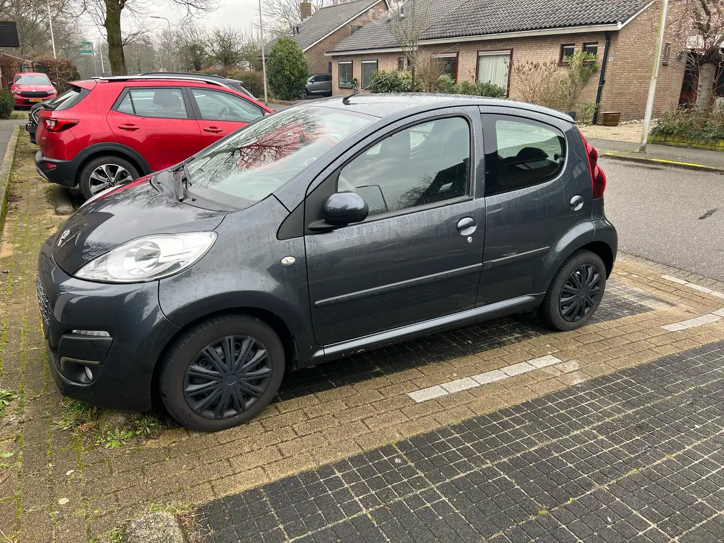 Peugeot 107 1.0 Active Grijs - 2