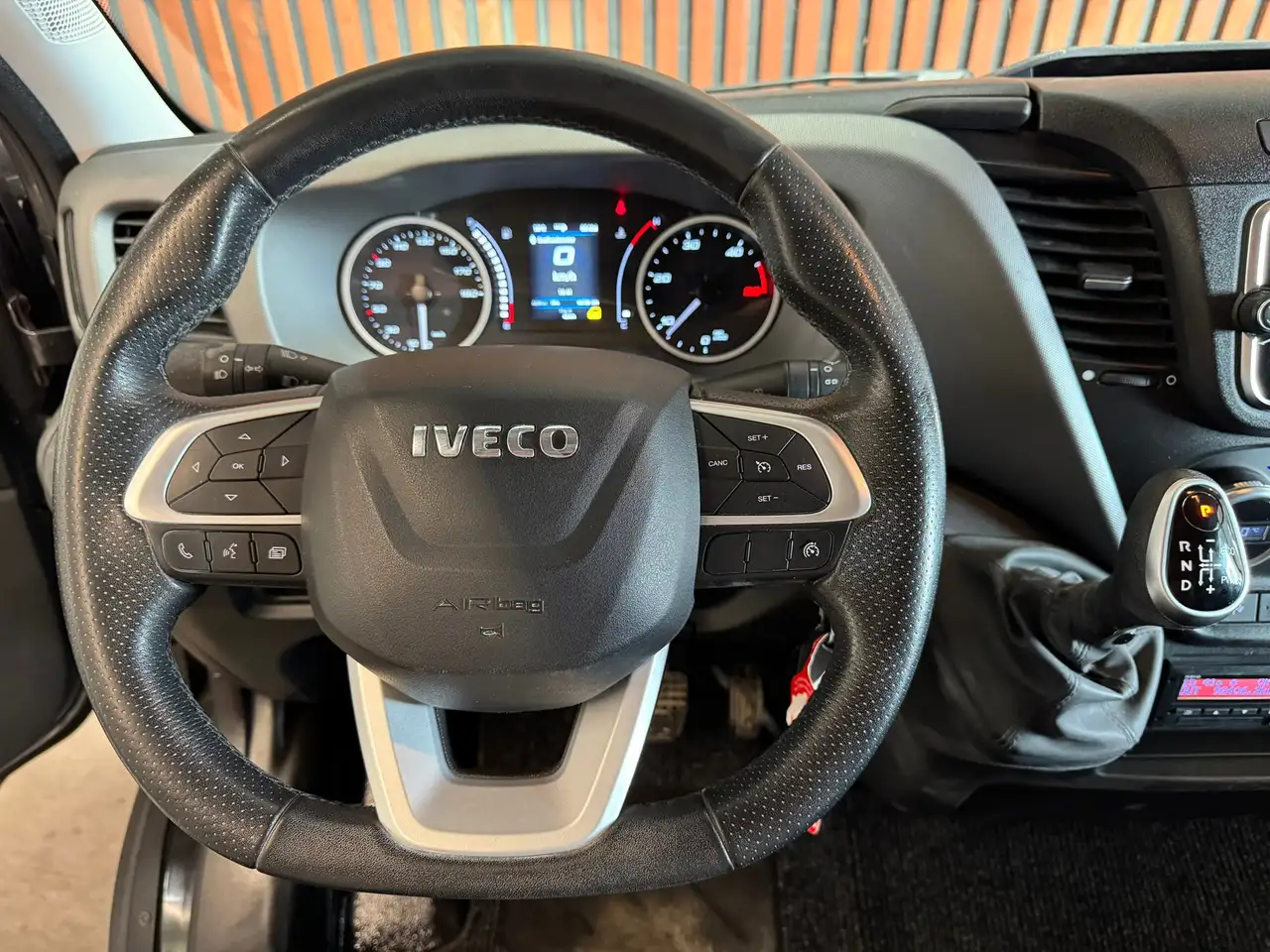 Iveco Daily 2022 — фото 10
