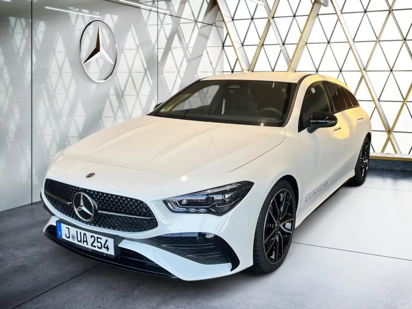 Mercedes-Benz CLA 200 Shooting Brake AMG Edition Night*AHK*StH Weiß - 1