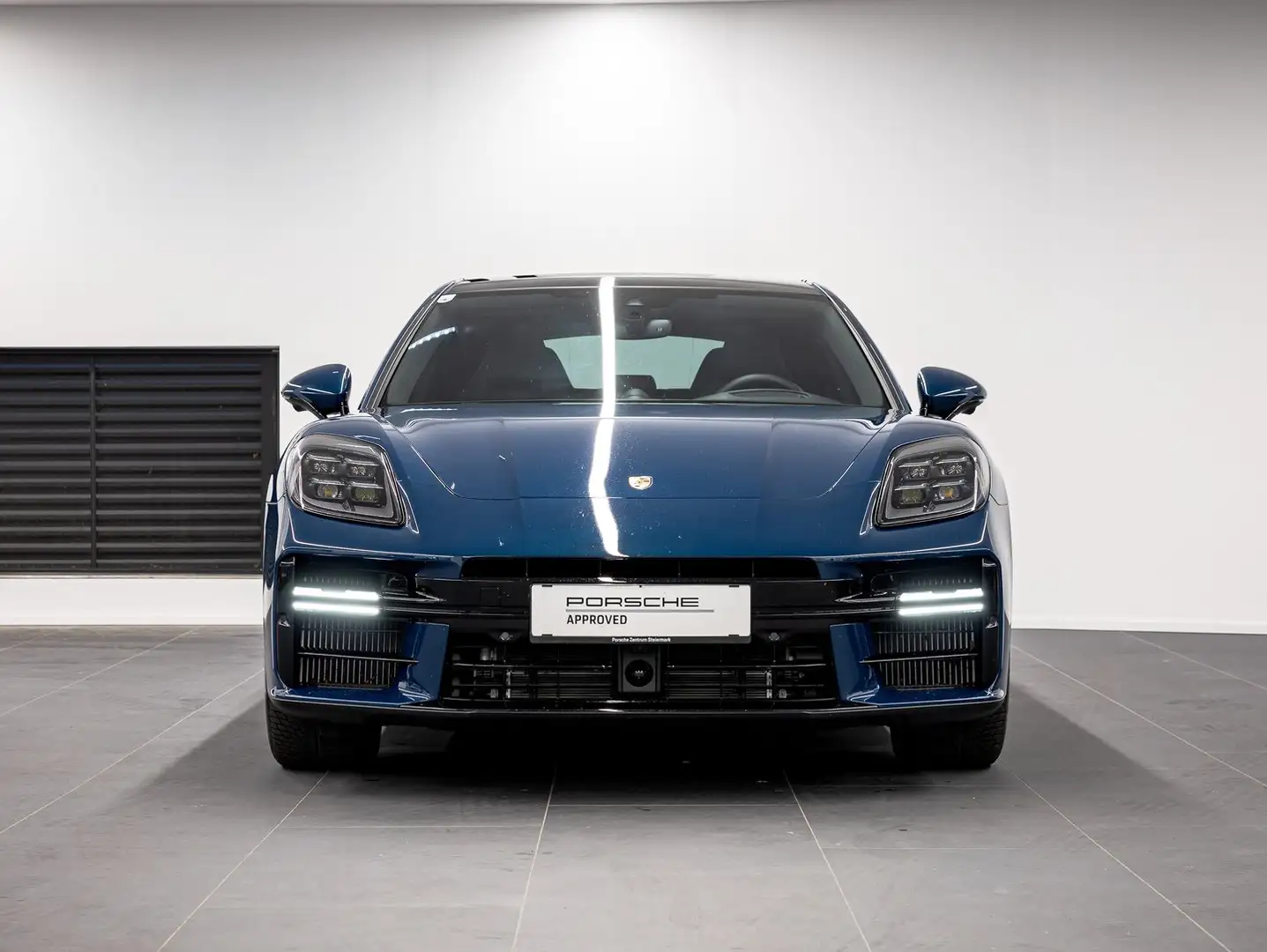 Porsche Panamera 4 E-Hybrid Blau - 2