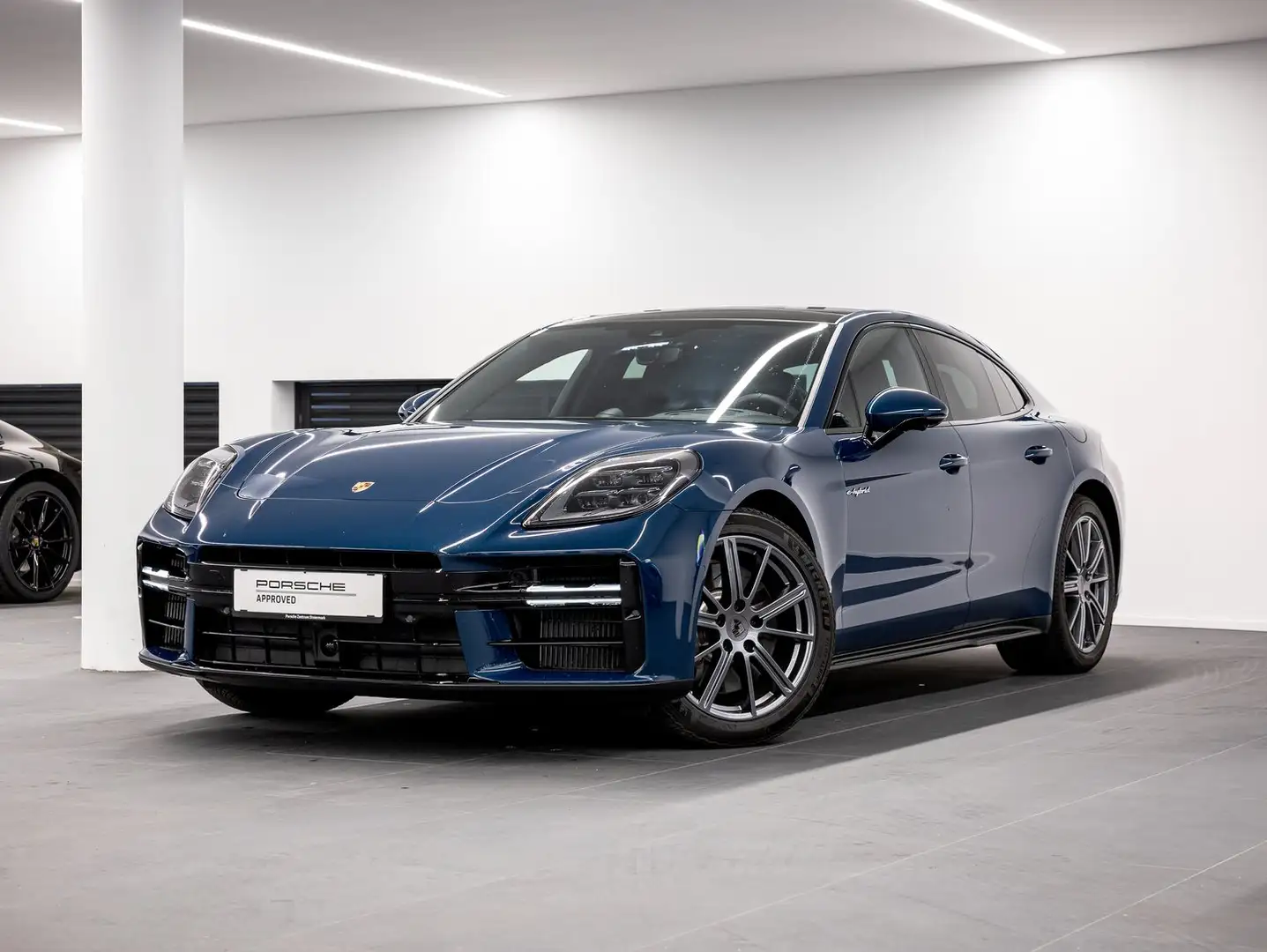 Porsche Panamera 4 E-Hybrid Blau - 1