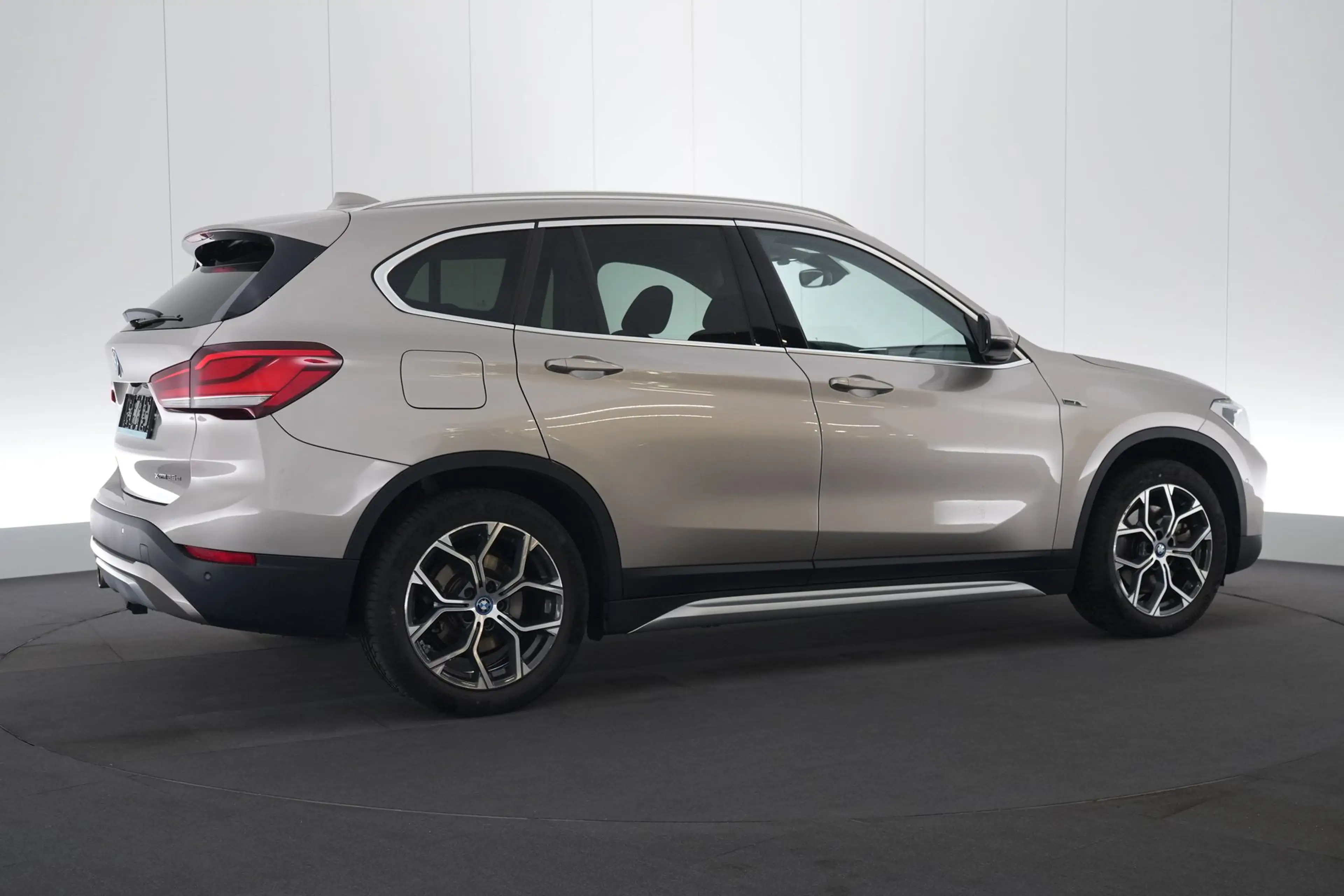 BMW X1 1.5 xDrive25e PHEV xLine Business LEDER/CUIR Adapt — photo 6