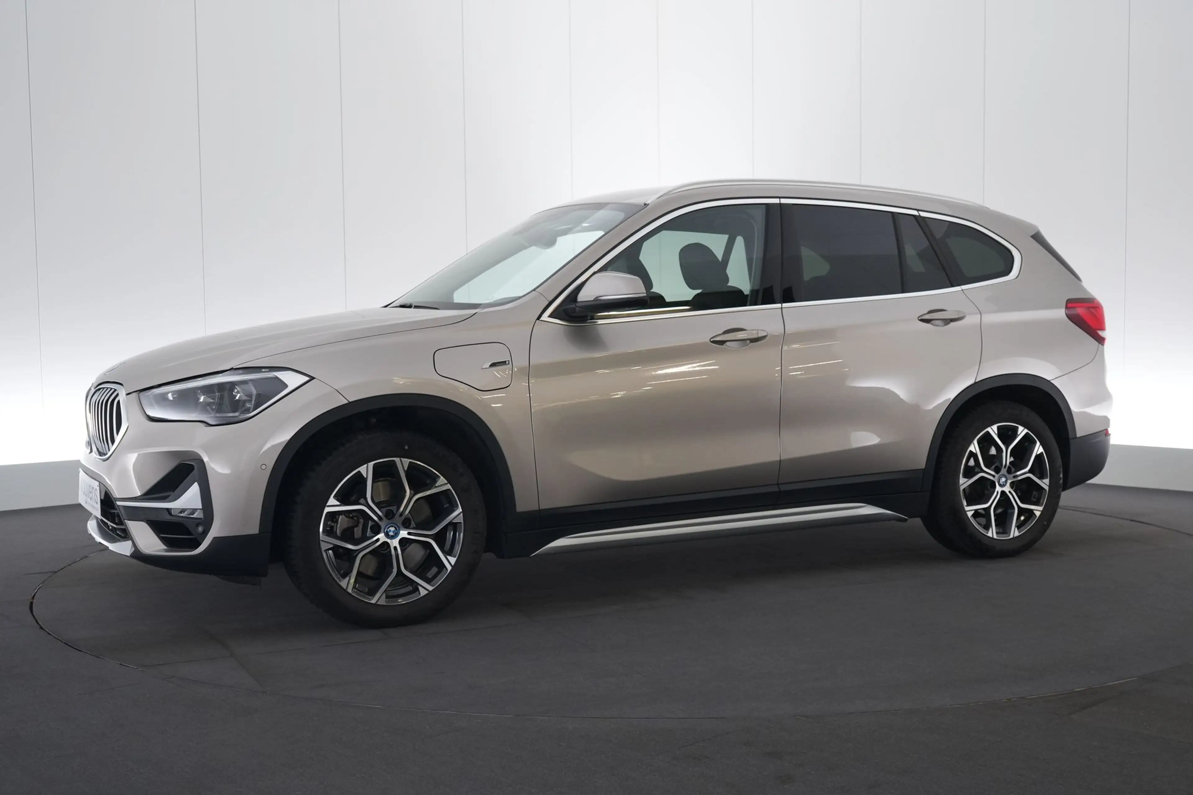 BMW X1 1.5 xDrive25e PHEV xLine Business LEDER/CUIR Adapt — photo 12