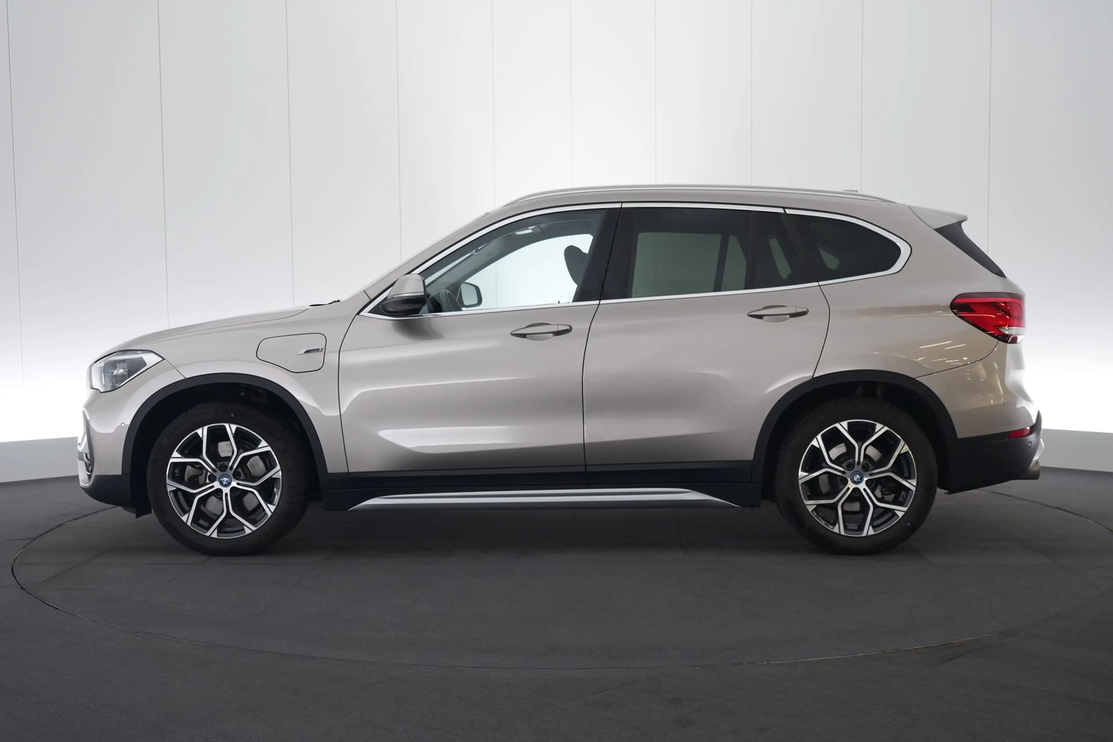 BMW X1 1.5 xDrive25e PHEV xLine Business LEDER/CUIR Adapt — photo 11