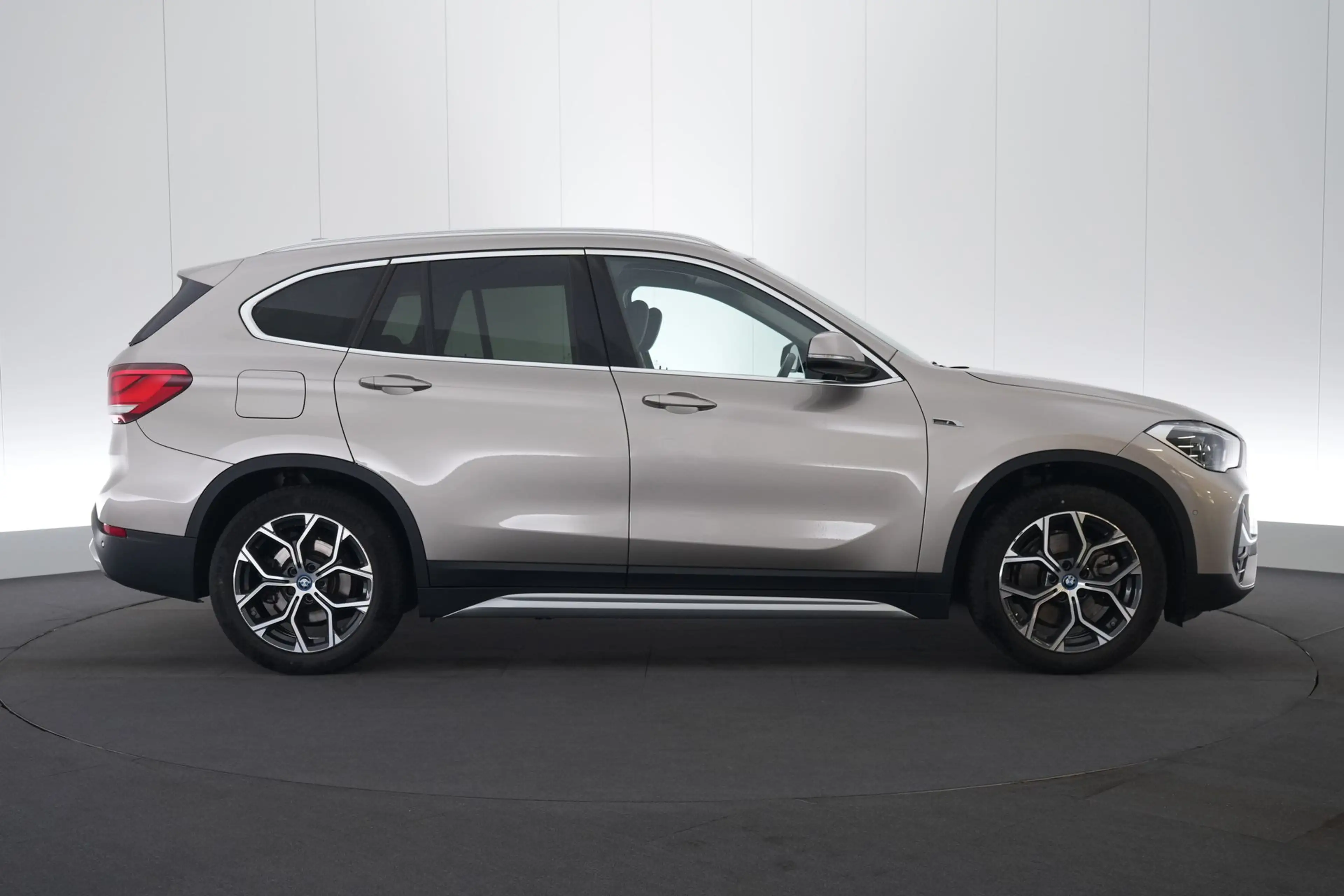 BMW X1 1.5 xDrive25e PHEV xLine Business LEDER/CUIR Adapt — photo 5