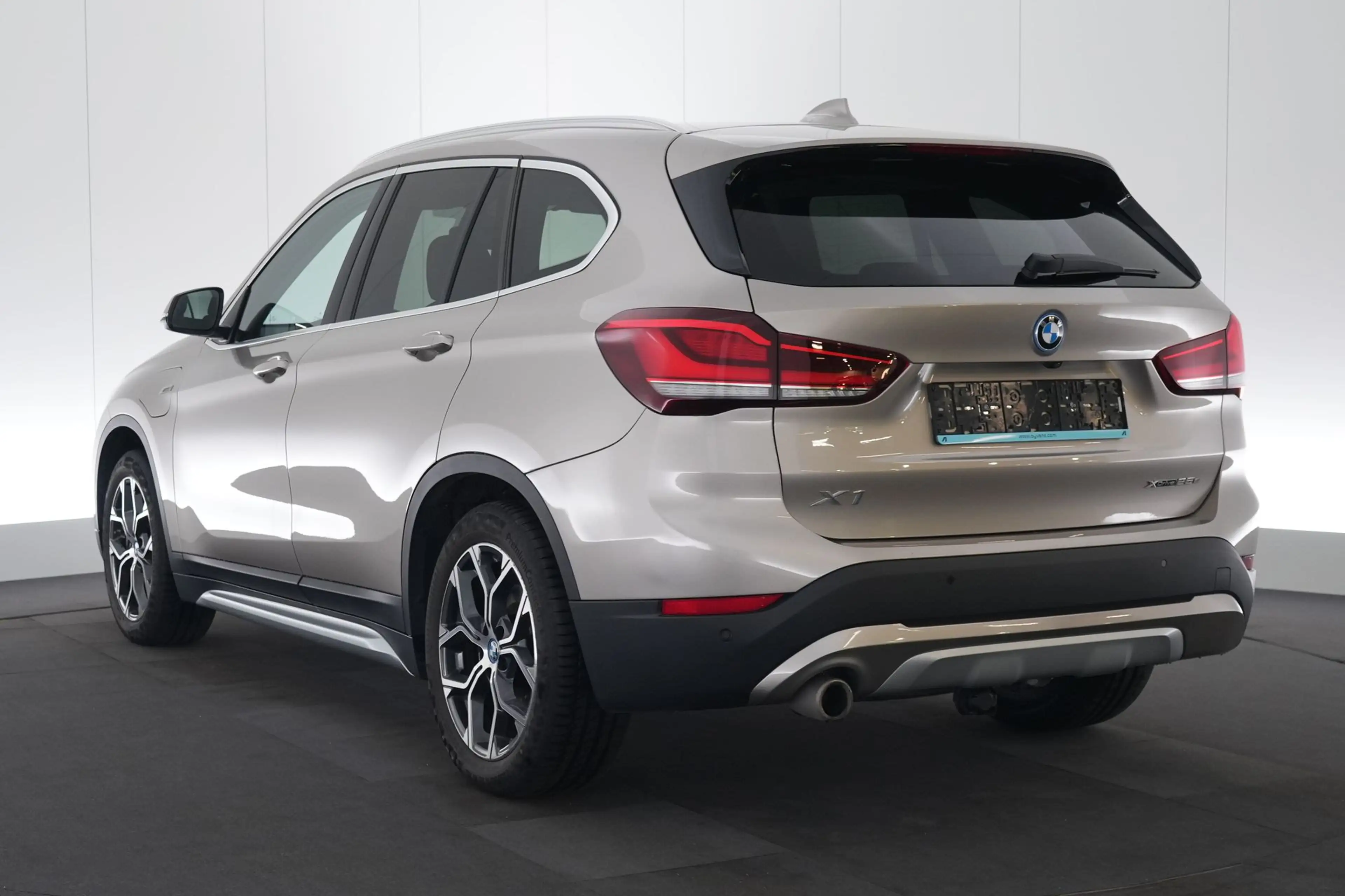 BMW X1 1.5 xDrive25e PHEV xLine Business LEDER/CUIR Adapt — photo 9