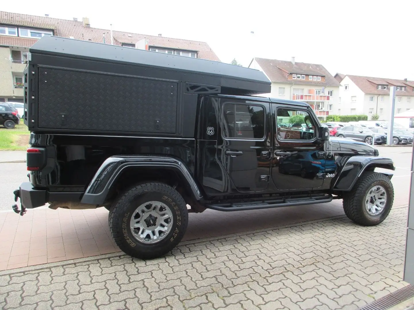 Jeep Gladiator 3.0CRD Overland Alu-Cab Canopy Camper Černá - 1