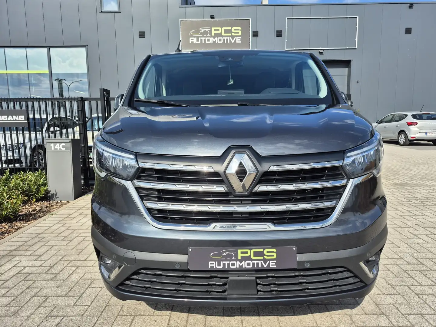 Renault Trafic 2.0 dCi L1H2 / Dubbel Cabine/BTW-Aftr./ Lichte vr. Grijs - 2