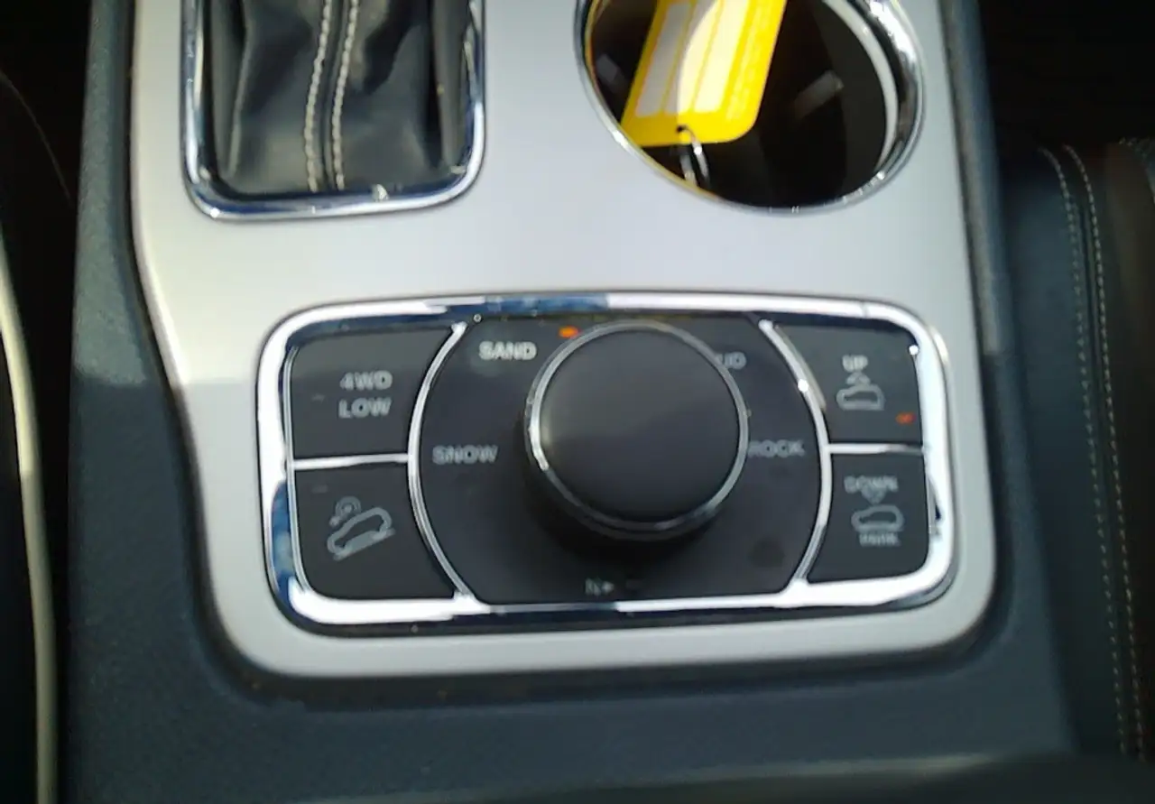 Jeep Grand Cherokee снимка Jeep Grand Cherokee