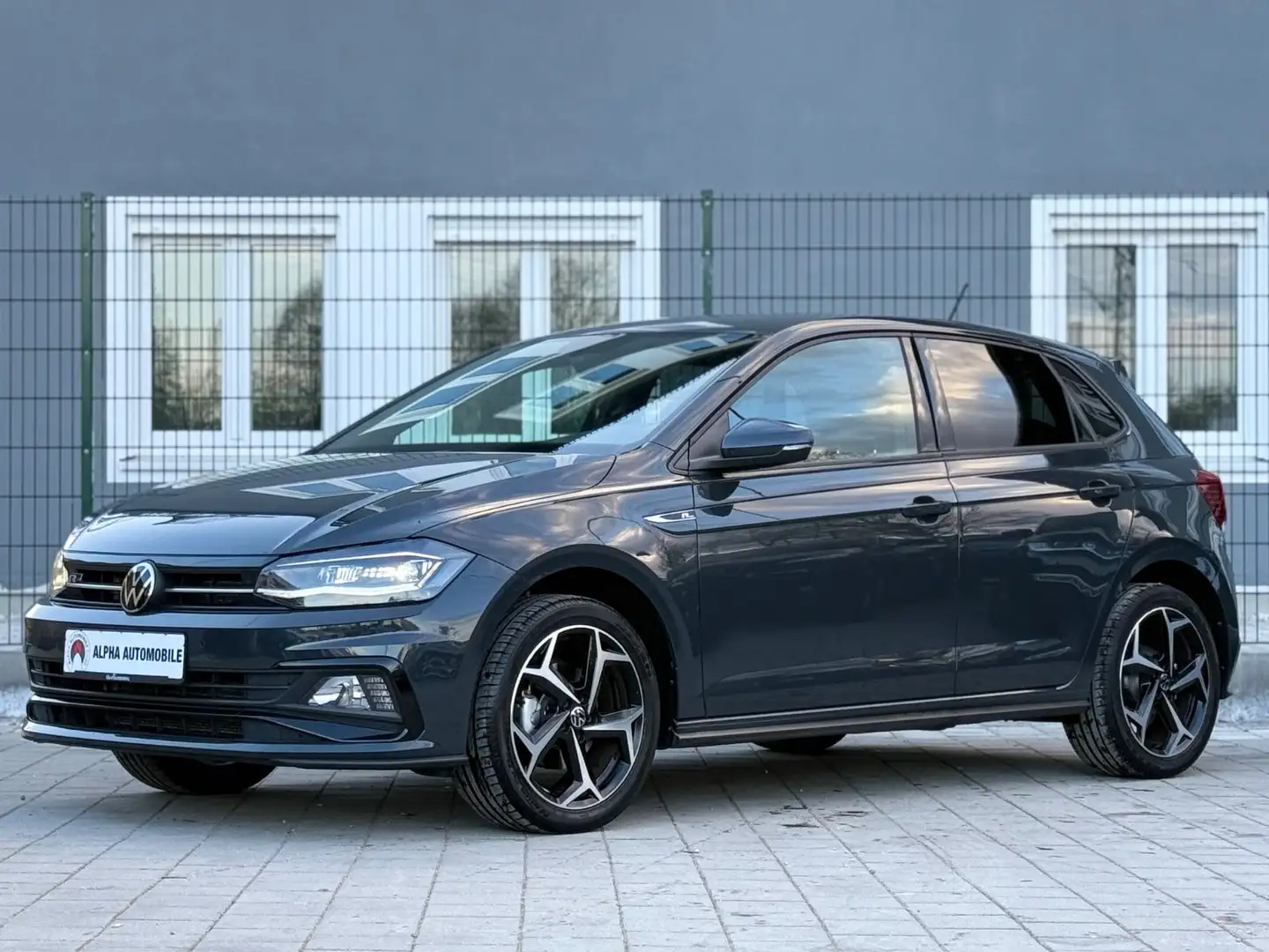 Volkswagen Polo VI R-LINE/CarPlay/LED/TEMP/NAVI/PDC/2Z-KLIM Grau - 1