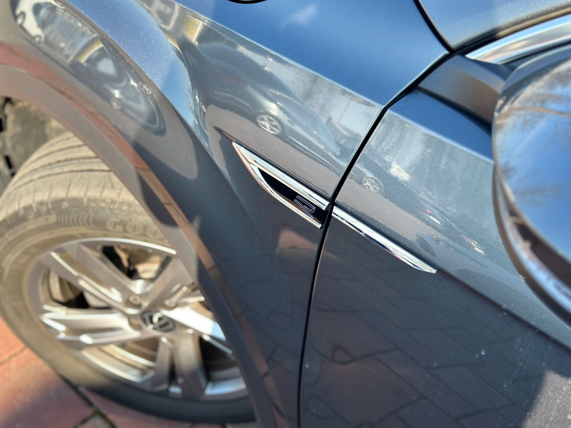 Volkswagen T-Roc 2.0 TDI R-LINE*VIRTUAL*AHK*R-CAM*ACC*LED* — photo 9