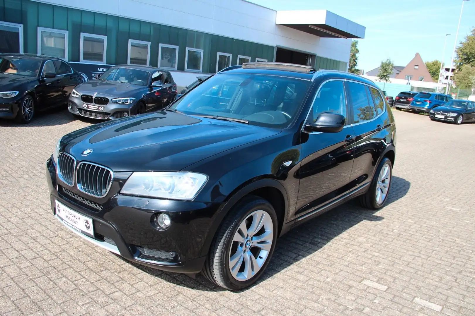 BMW X3 xDrive 20 d X Line, Navi, PDC, Panorama Schwarz - 2