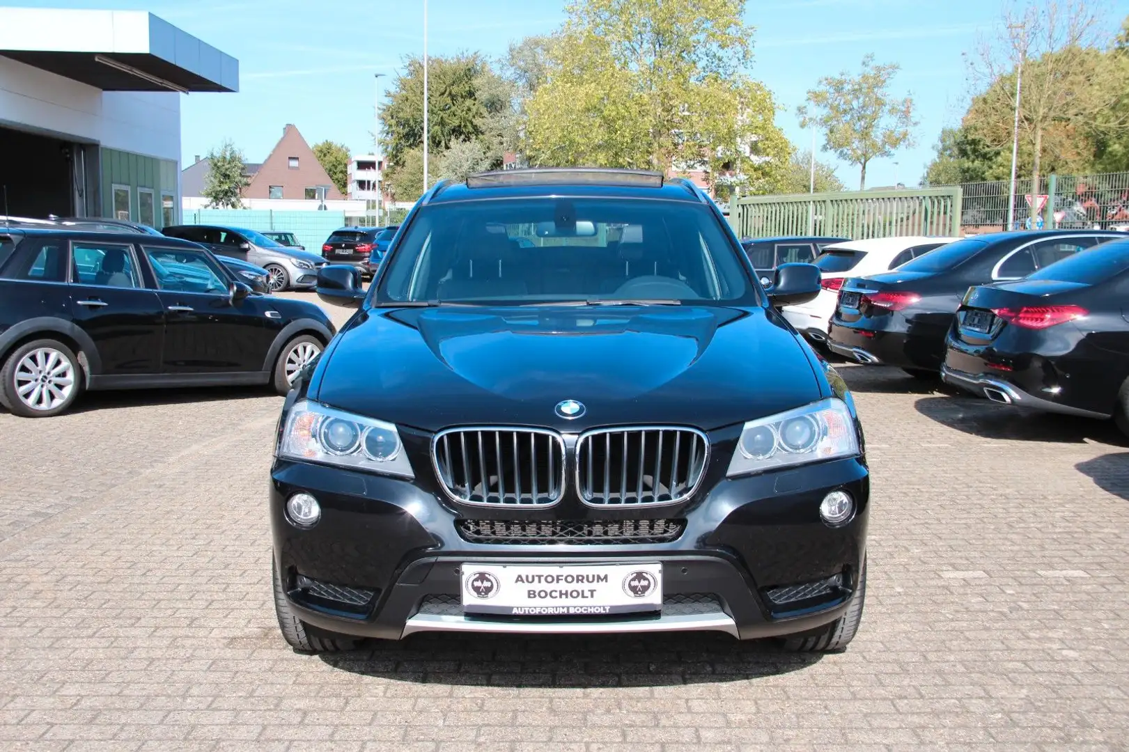 BMW X3 xDrive 20 d X Line, Navi, PDC, Panorama Schwarz - 1