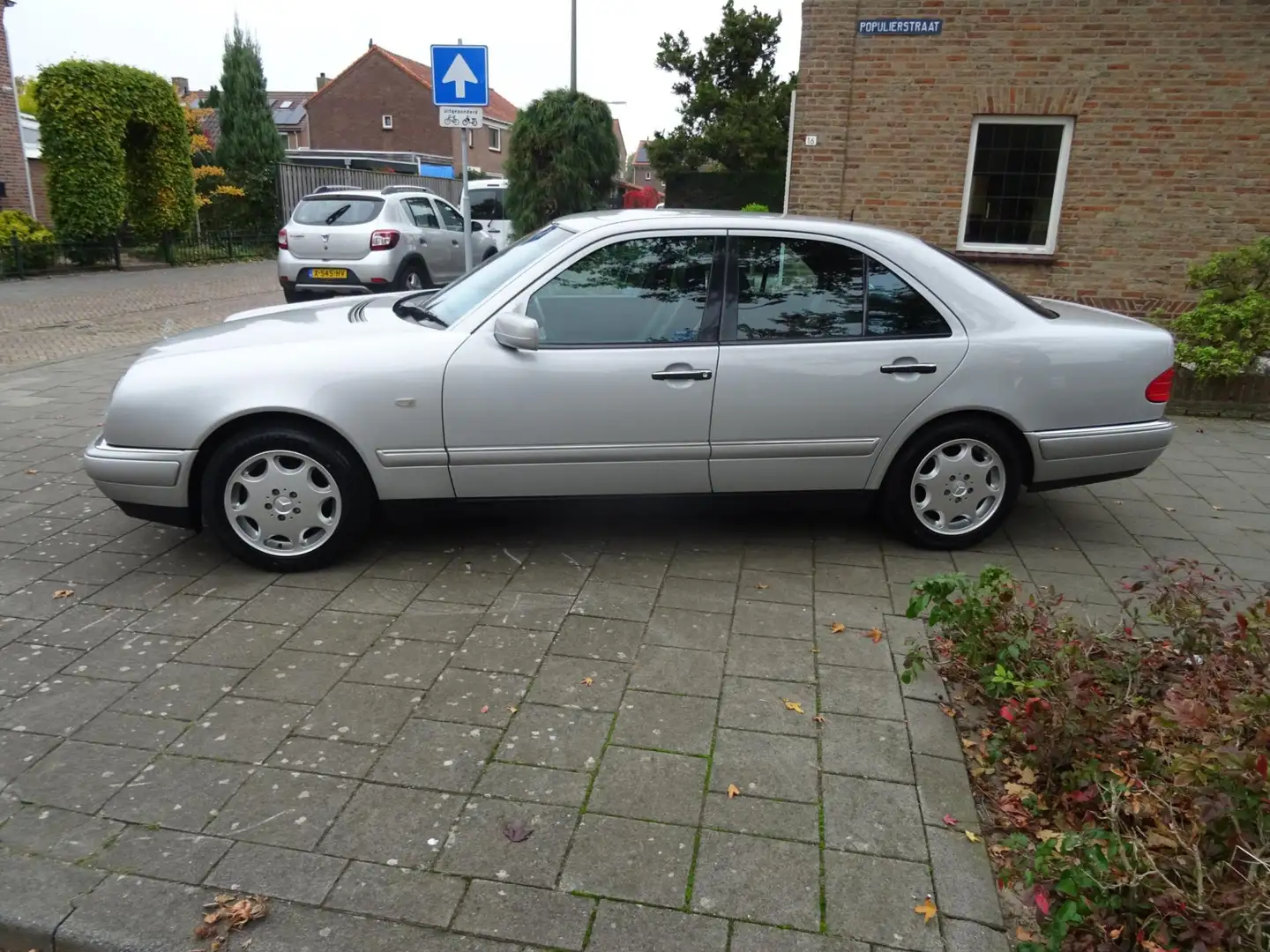 Mercedes-Benz E 280 E-280 Elegance Automaat Gris - 2