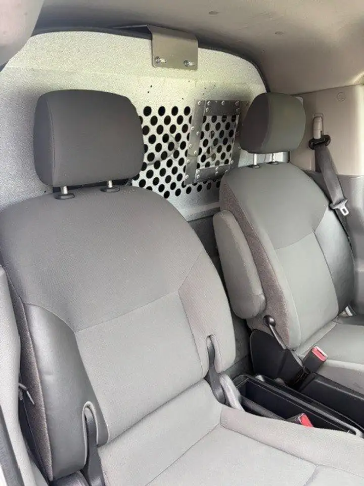 Nissan NV200 снимка Nissan NV200