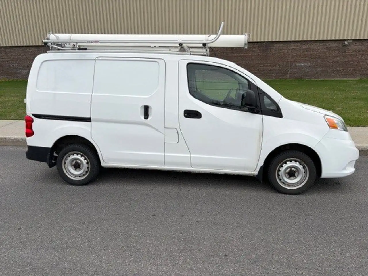 Nissan NV200 снимка Nissan NV200
