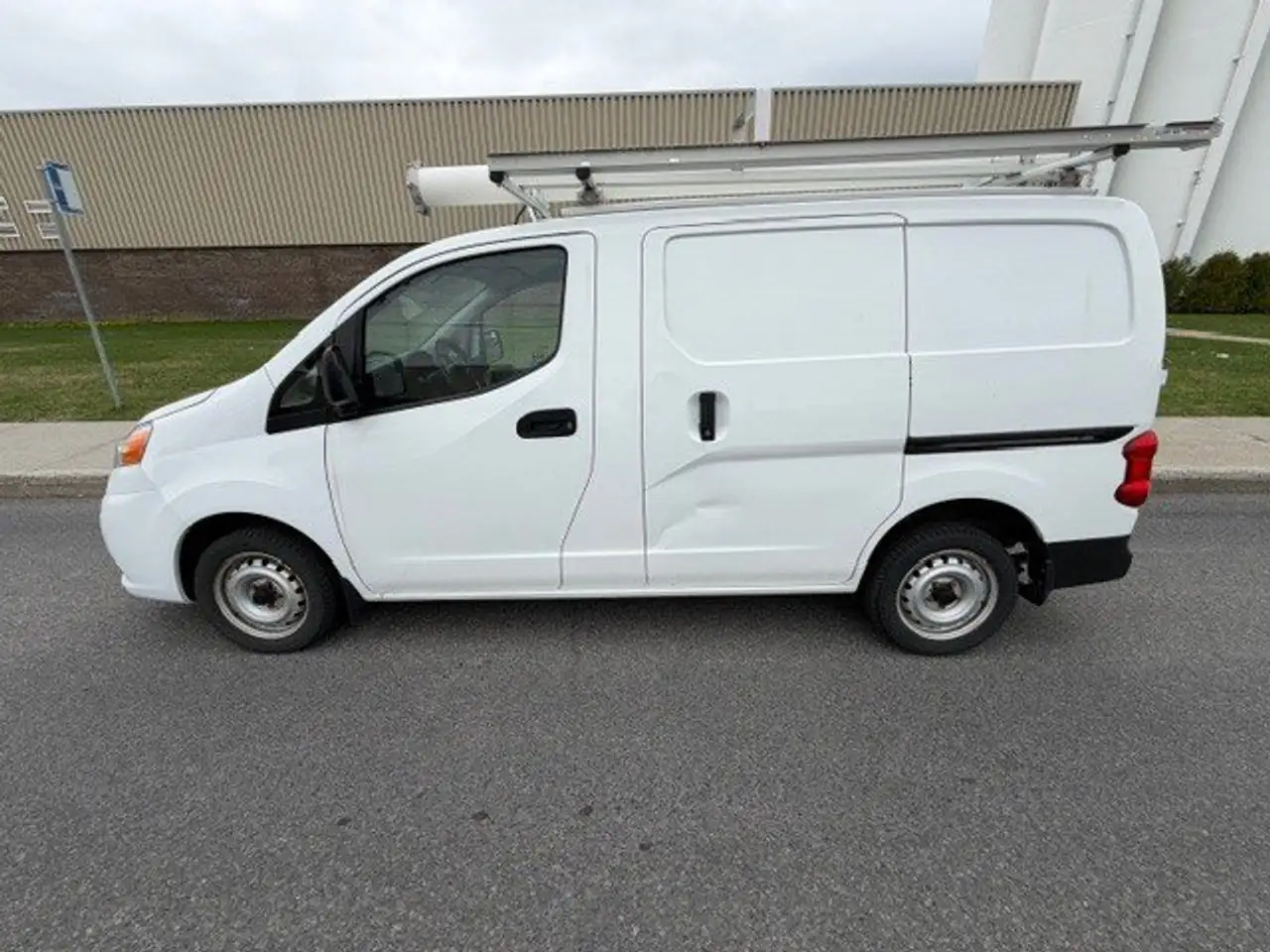 Nissan NV200 снимка Nissan NV200