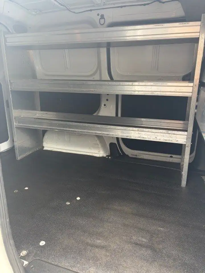 Nissan NV200 снимка Nissan NV200