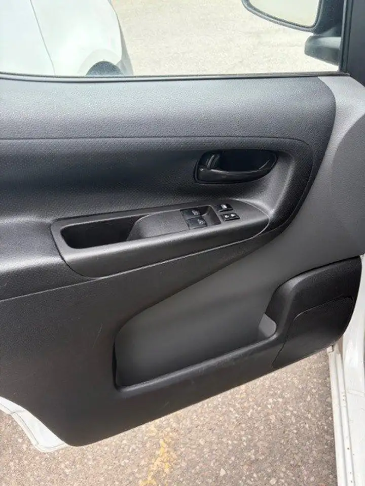 Nissan NV200 снимка Nissan NV200