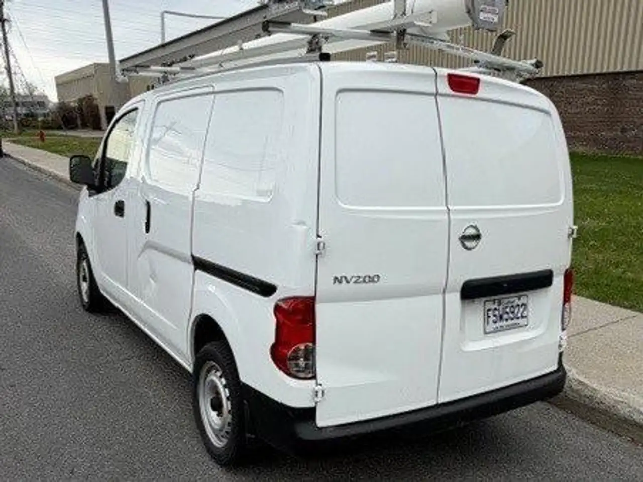 Nissan NV200 снимка Nissan NV200