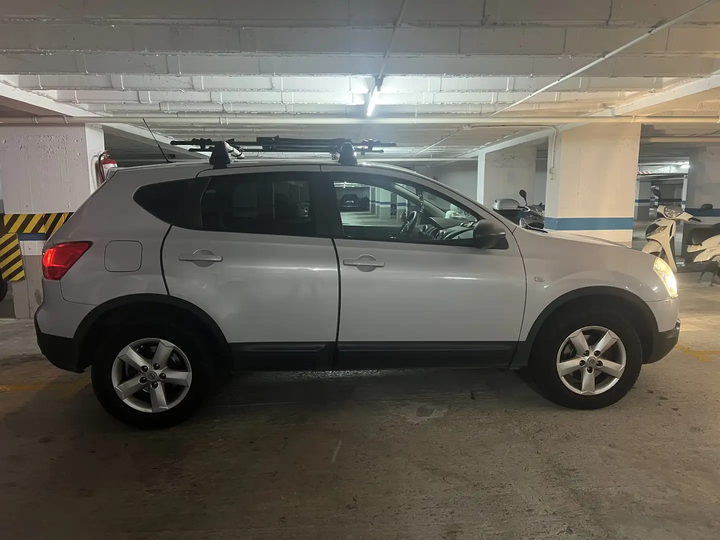 Nissan Qashqai 2.0dCi Acenta 4x2 A/T Plateado - 2