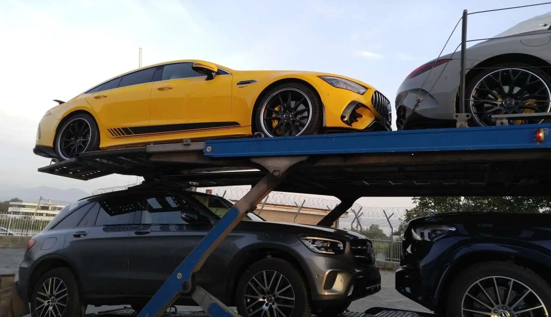 Mercedes-Benz AMG GT Coupe Limited (eq-boost) Premium Plus 4matic+ auto Giallo - 2