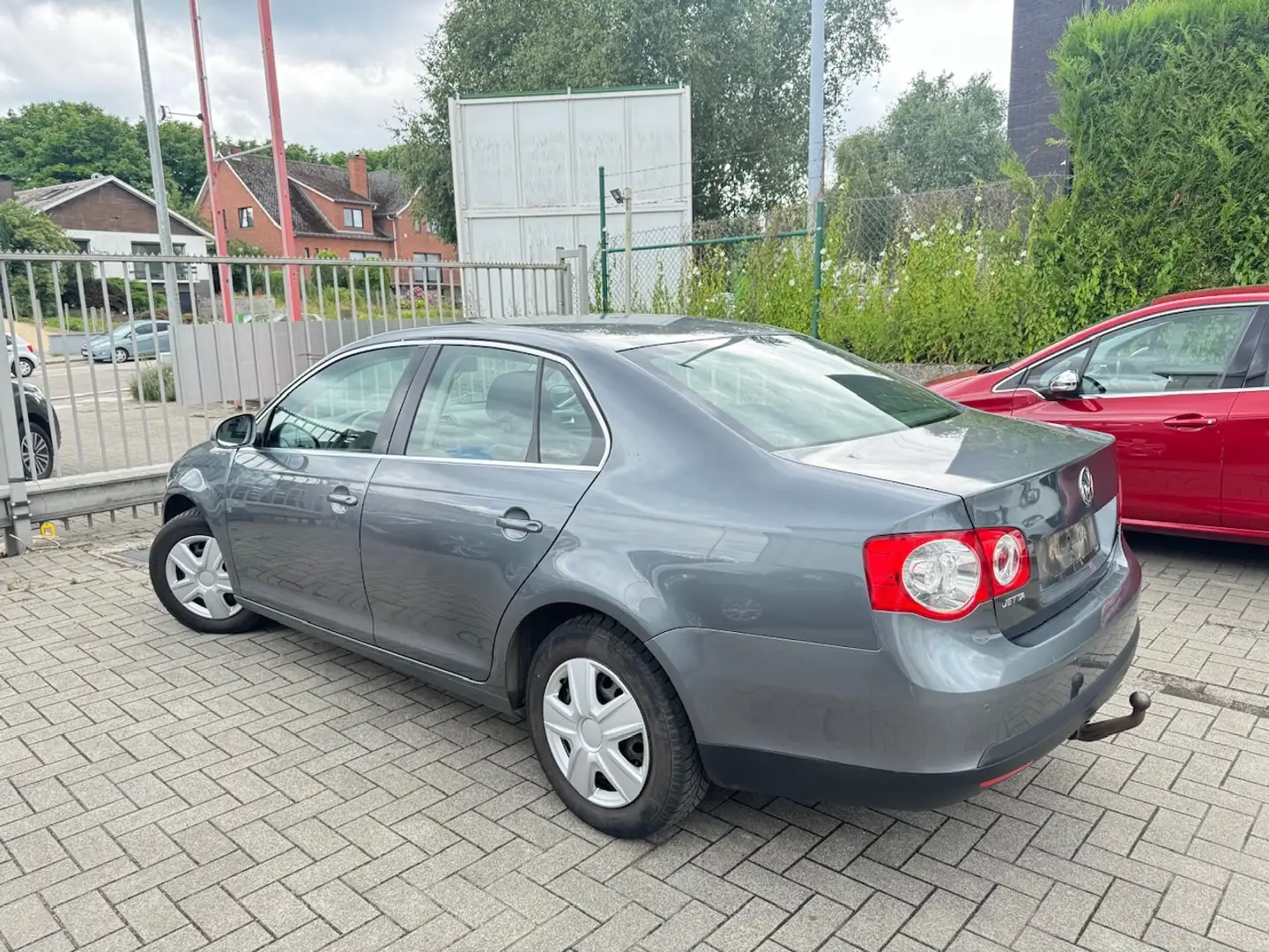 Volkswagen Jetta 1.6 CR TDi Comfortline - 1 Eigenaar - Navi Gris - 2