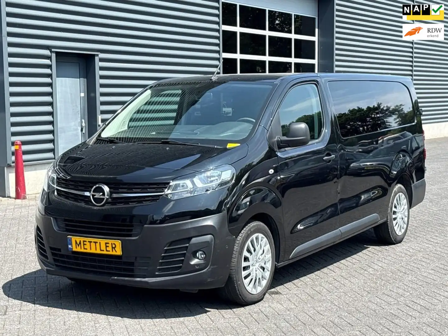 Opel Vivaro 2.0 CDTI L3H1 DC Edition L3H1 Zwart - 1