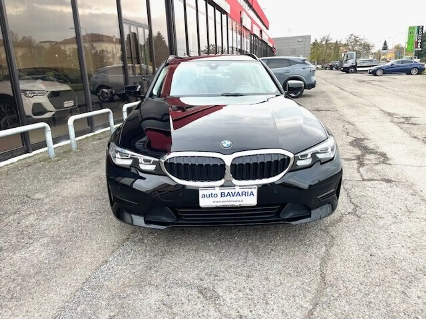 BMW 318 318d Touring Business Advantage aut. Noir - 2