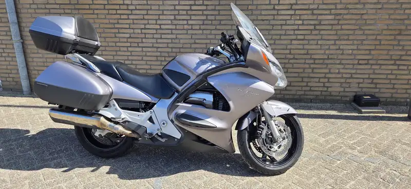 Honda ST 1300 - foto 2